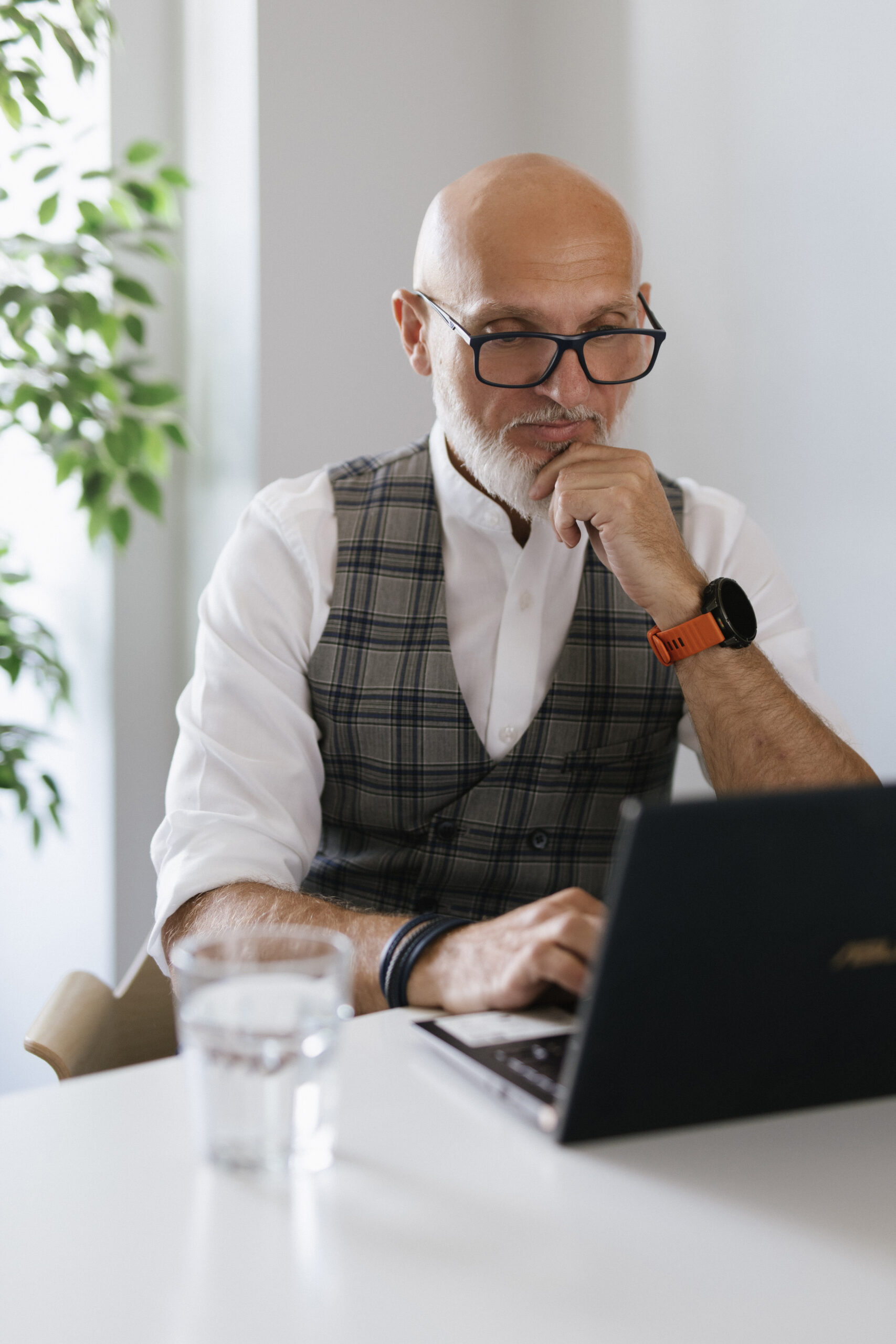 Jacek Kownacki - Ekspert w kamizelce – konkretnie, bez stresu.
